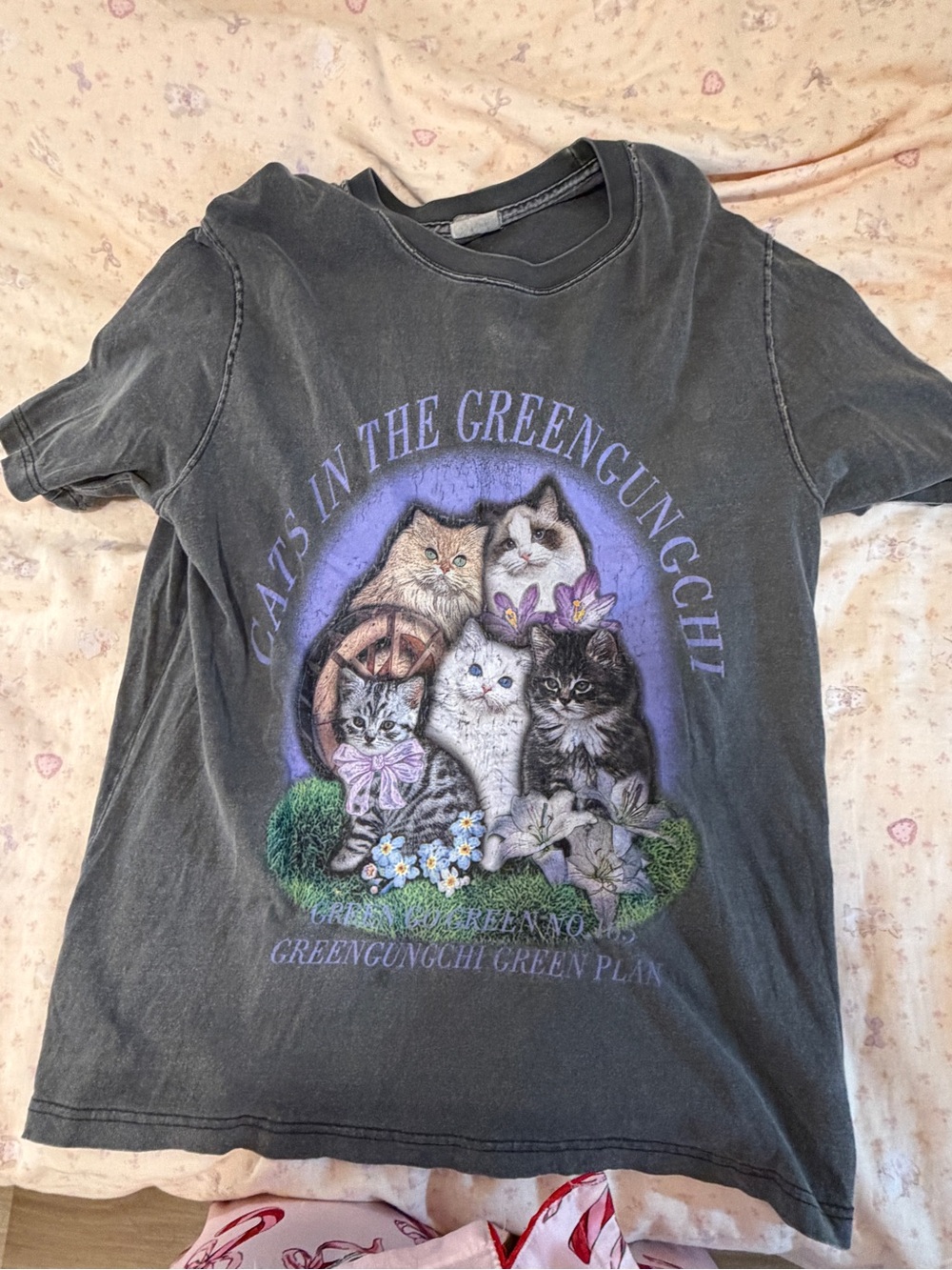 Vintage Cats Graphic T-Shirt - Gray with Purple Accents